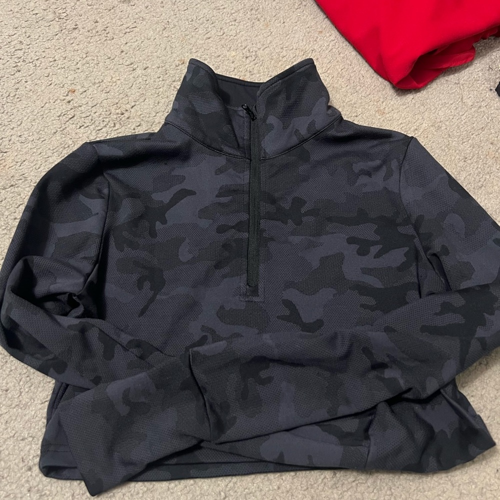 P’tula camouflage, crop top pullover!